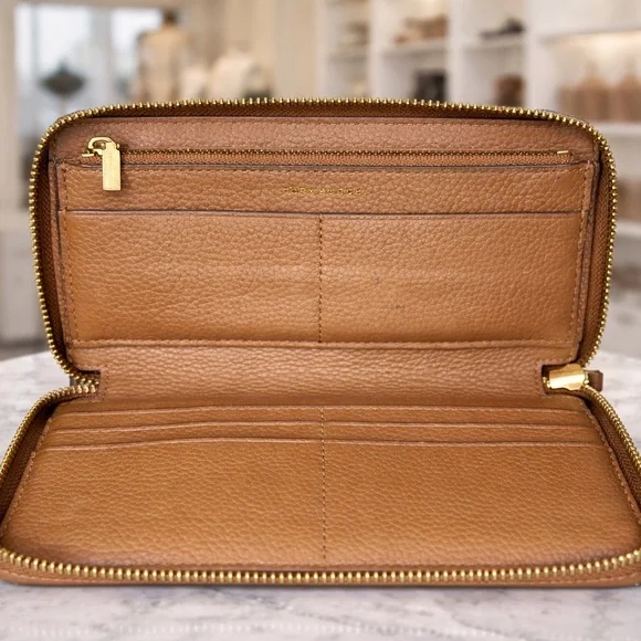 Tory Burch Embossed Tote Bag & Wallet set - Picture 5 of 8